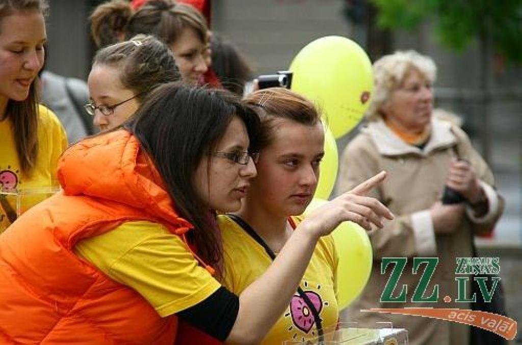 Autors: «Oranžais stars»