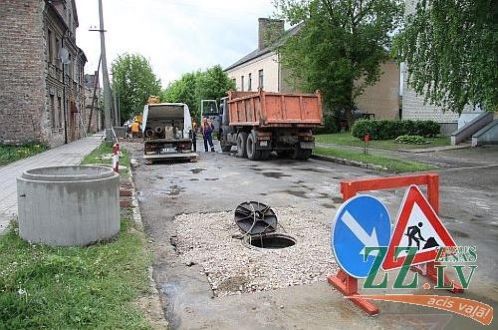 Pētera ielā vēl notiek remontdarbi.
Autors: Agris Samcovs