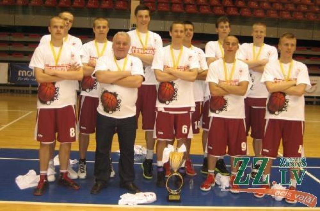 Autors: No sportistu albuma