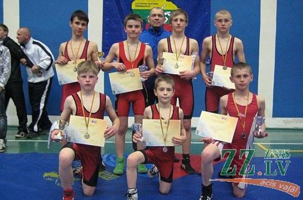 Autors: no sportistu personīgā albuma