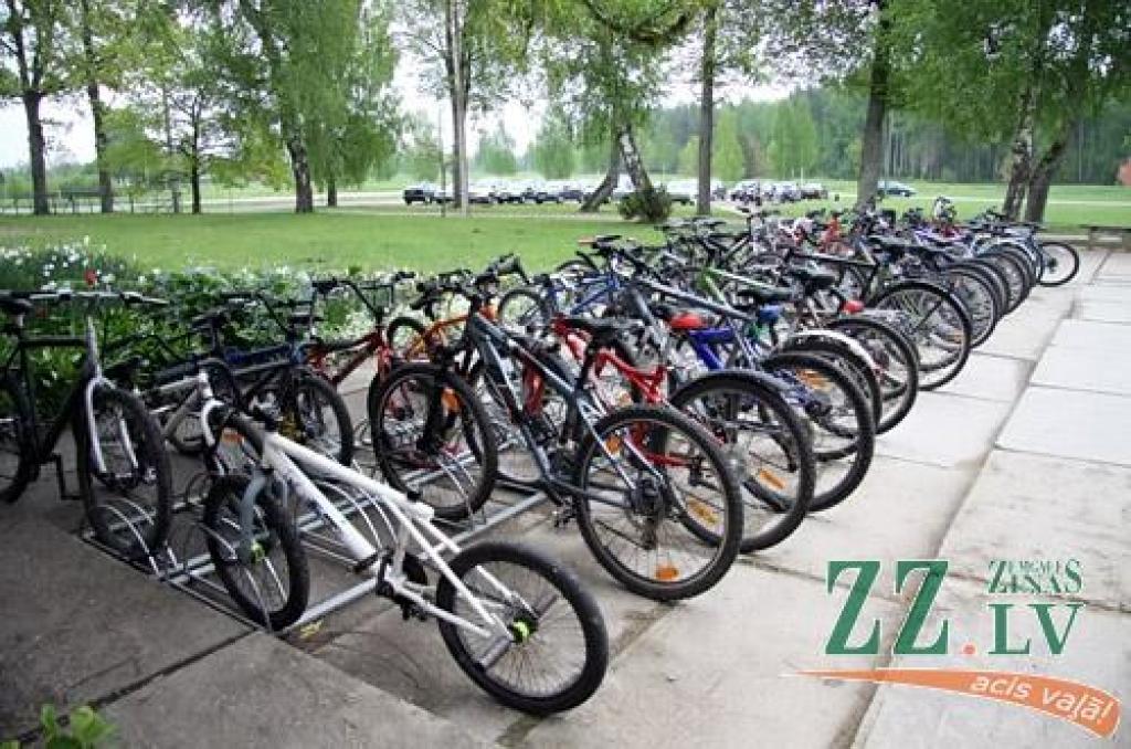 Lai arī daļu novietņu uzrauga dežuranti, policija iesaka pašiem rūpēties par braucamo drošību.
Autors: Agris Samcovs