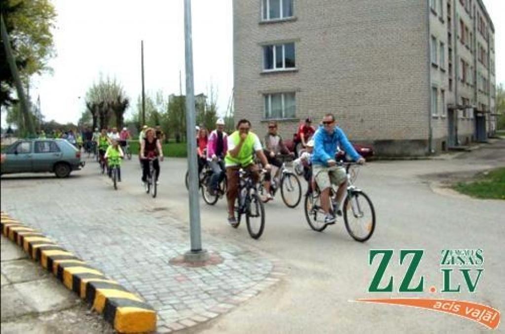 Arī pērn 8.maijā notikušajā Ozolnieku velotūrē tika sasniegts dalībnieku rekordskaits - toreiz braucienā startēja 409 dalībnieki.
Autors: no ZZ arhīva