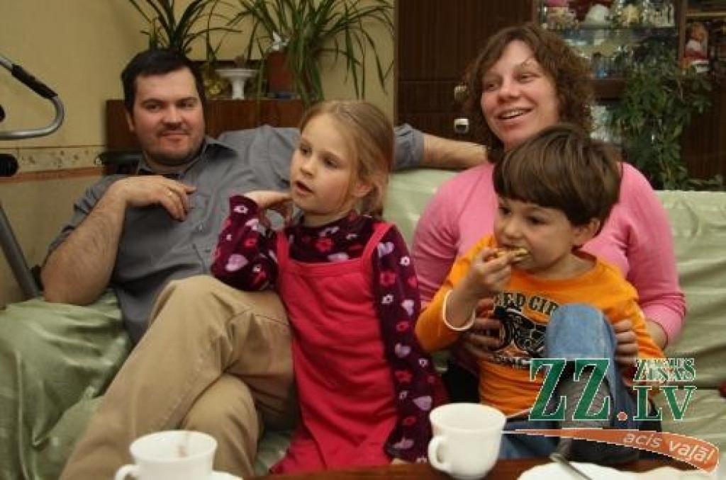 Rubenu ģimenei šis ir sestais gads, kā viņi no pilsētas pārcēlušies uz dzīvi Lielplatonē. 
Autors: Agris Samcovs