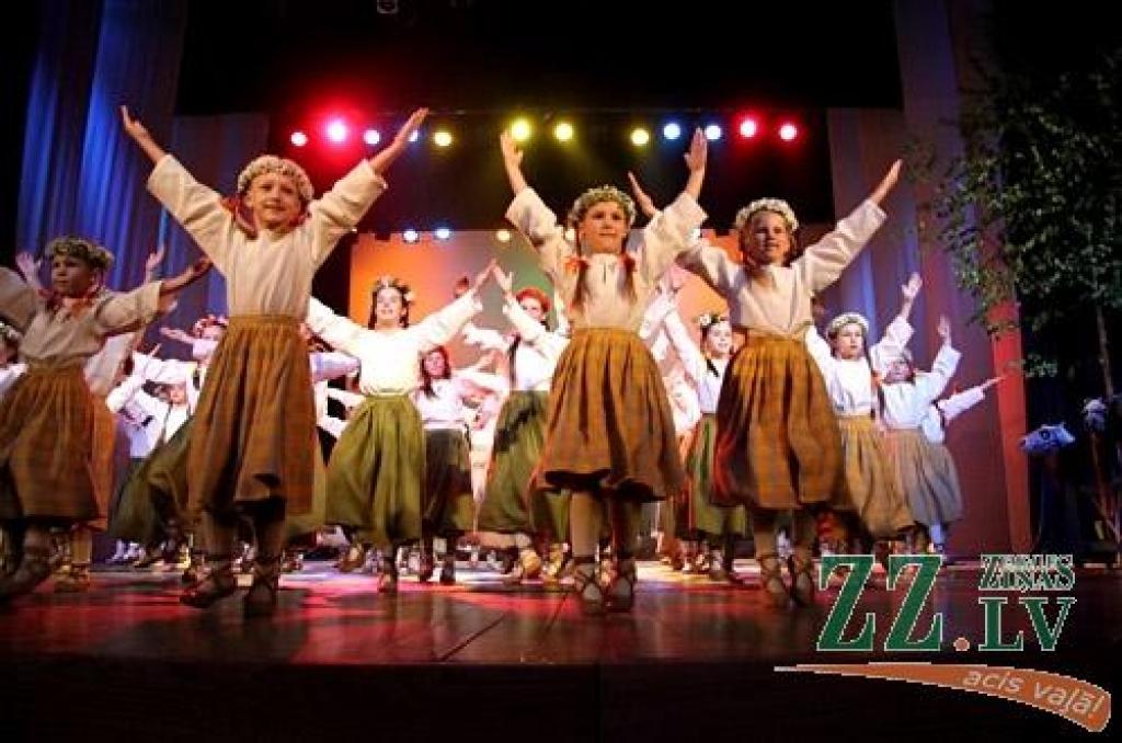 Svētdien, 15. maijā, Jelgavas kultūras namu piedimdināja Bērnu un jauniešu centra «Junda» tautas deju kolektīvi «Jundaliņi», «Jundēns» un «Jundari». Koncertā «Lec, kumeliņ, dancodams!» viņi svinēja savu 11. dzimšanas dienu, kurai bija...