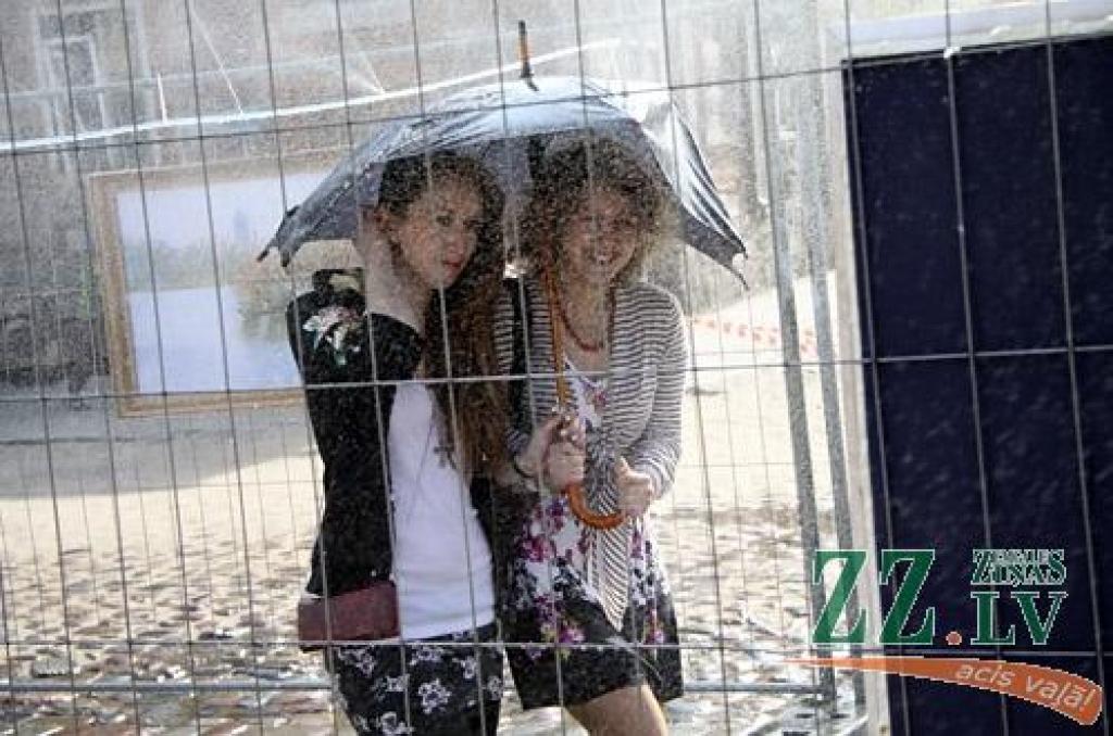 Īpašs pasākums «Māksla mūsos un ap mums» sestdien noritēja arī vietā, kur gandrīz pirms mēneša Mākslas dienas Jelgavā tika atklātas – Ģ.Eliasa muzejā. Centrālās mākslas dienu izstādes apskati varēja savienot ar Jelgavas Mūzikas vidusskolas...