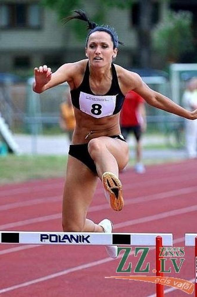 Inese Nagle ar personisko rekordu (1:01,45) uzvar 400 metru barjerskrējienā. 
Autors: Jelgavas novada BJSS foto