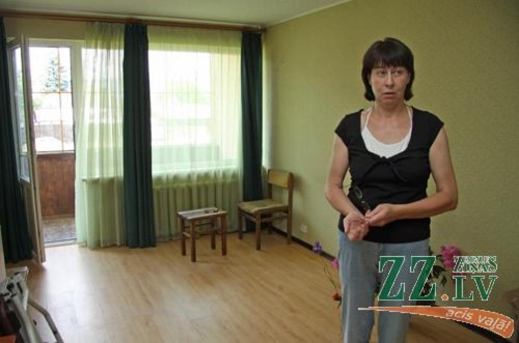 «Uzticējos cilvēkam – kopā strādājām un vienā mājā dzīvojām,» stāstu, par ko var lasīt sestdiena laikrakstā, sāk jelgavniece Dzidra Blīgzne.
Autors: Armands Lazdiņš