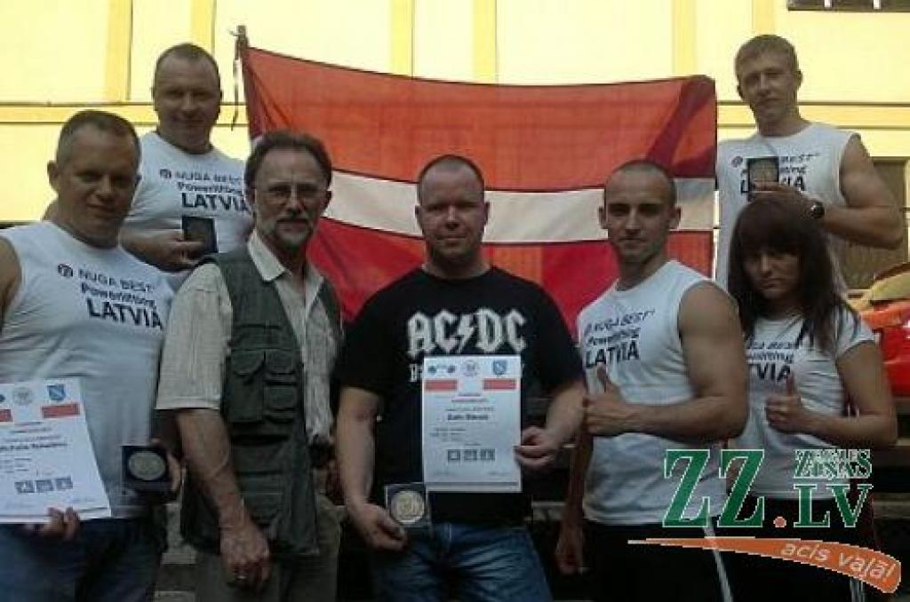 Autors: No sportistu personīgā albuma