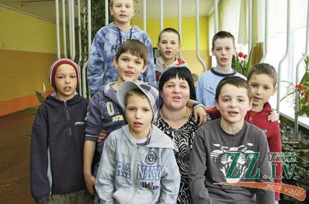 Zēnu koris no Misas piedalījās 2010. gada Skolu jaunatnes dziesmu un deju svētkos.
Autors: No personīgā albuma