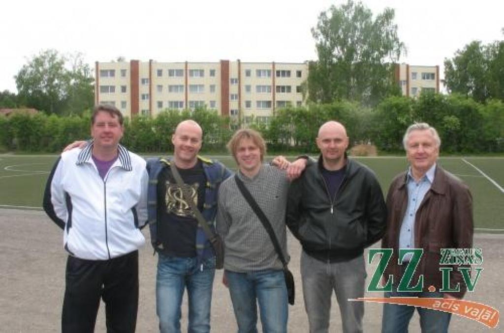 Autors: NO PELDĒTĀJU ALBUMA