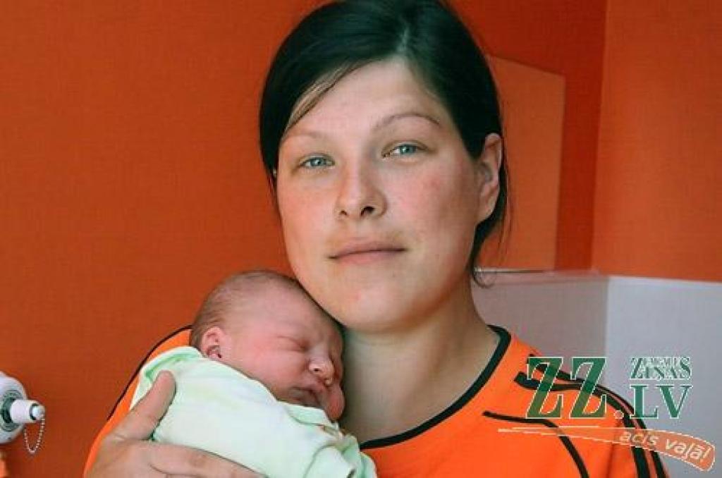 Bauskas iedzīvotāji Zeltīte un Guntars Šumilas savu lielo notikumu sagaidīja 31.maijā pulksten vienos naktī. 
Autors: Maira Dudareva