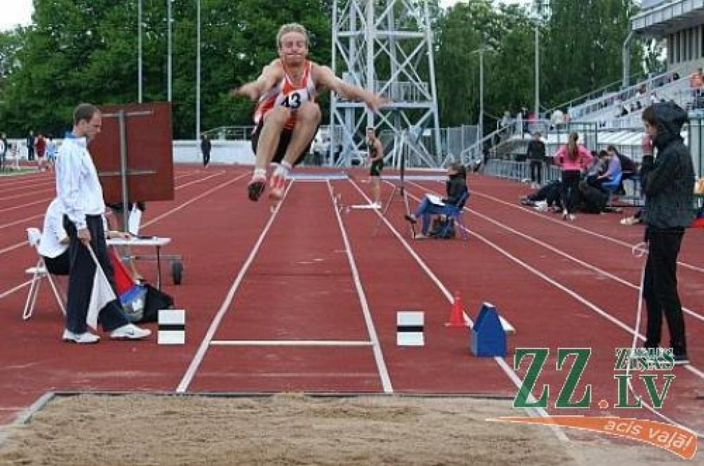 Roberts Rozenbahs tālākajā lēcienā piezemējās pie 6,63 metru atzīmes. 
Autors: Laila Nagle