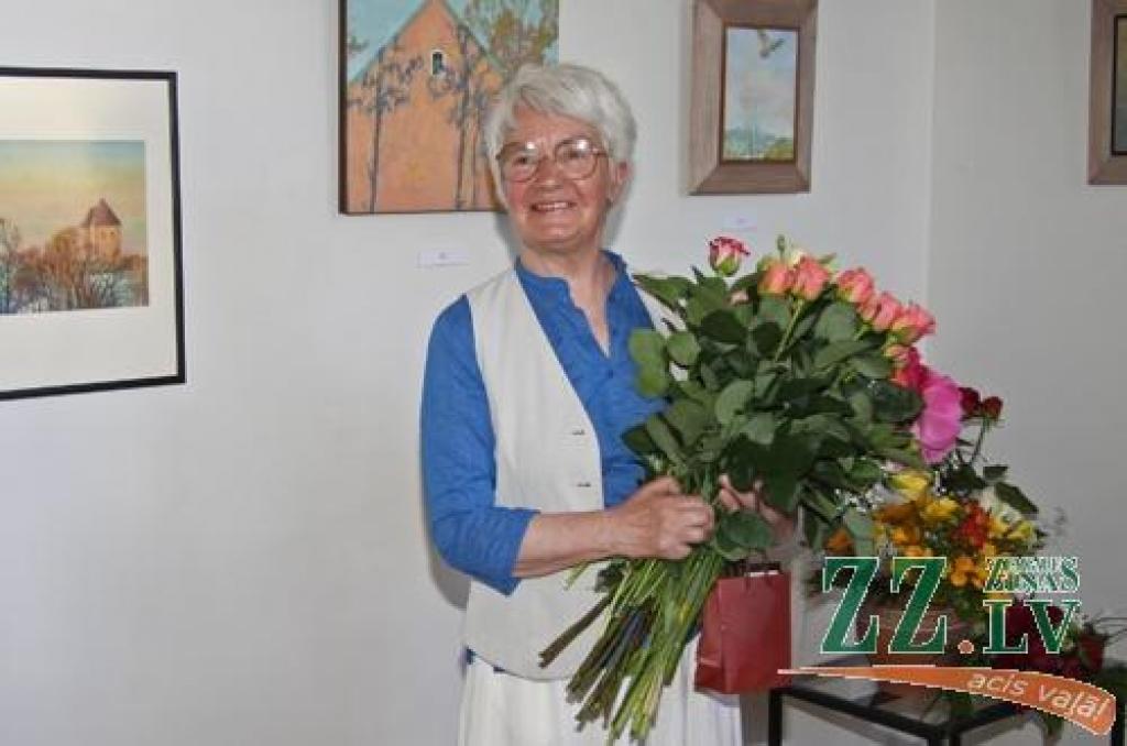 Sestdien Vecpilsētas galerijā «Suņa taka» tika atklāta ievērojamās mākslinieces Lolitas Zikmanes darbu izstāde «Skaistā ikdiena». Ieplānotai kā jubilejas izstādei, tās atvēršanas svētkiem šoreiz piemita pavisam īpaša gaisotne – tieši...