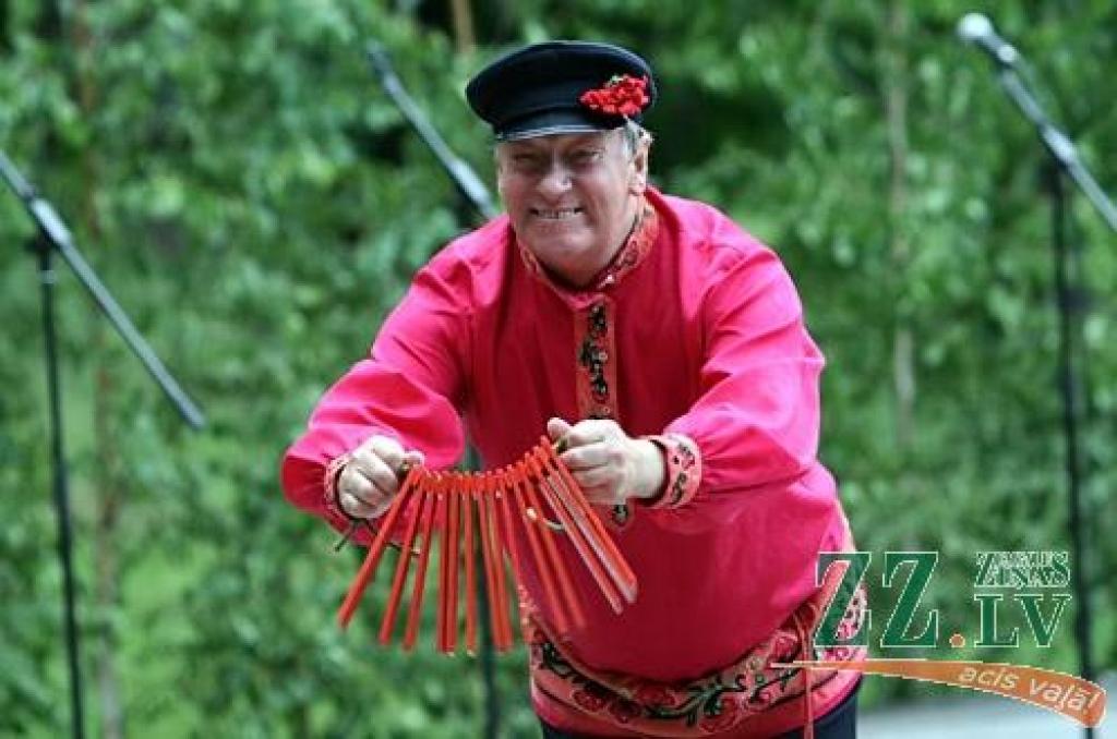 Saliņā pie Latvijas Lauksamniecības universitātes 7.jūlijā notika tradicionālie slāvu vasaras saulgriežu svētki «Kupalle».
Koncertā piedalījās teātra trupa «Poteha», Jelgavas baltkrievu biedrības «Ļanok» baltkrievu folkloras ansamblis...