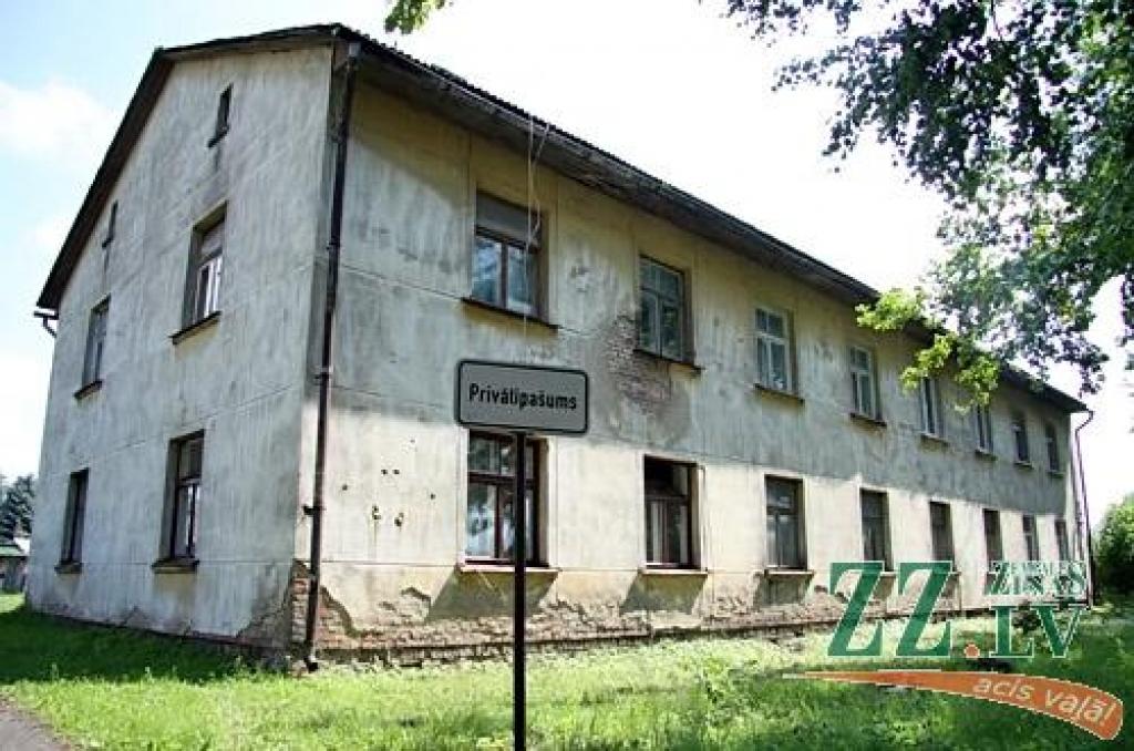 Ikkatra spēcīgāka lietus diena ar raizēm nāk Pumpura ielas 9.nama pagalmā.
Autors: Agris Samcovs