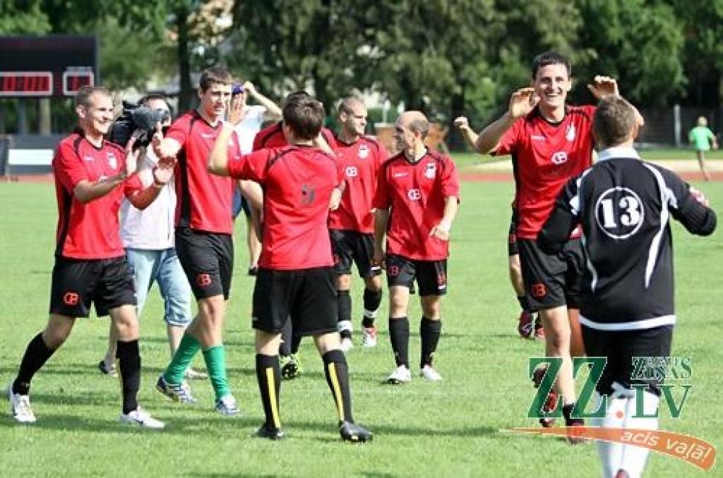 Grupas «Prāta vētra» iedibinātais amatieru čempionāts minifutbolā «Mītava open 2011» noslēdzies 13. augustā ar finālturnīru Zemgales Olimpiskajā centrā.
Līdz tam notika priekšsacīkstes jeb seši zonālie turnīri, un no katra pa trim...