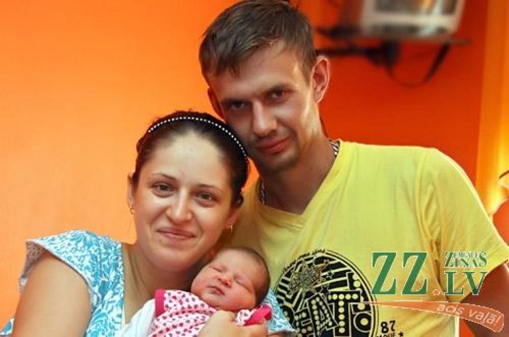 Agnese un Artūrs Narvaiši naktī uz 23. augustu sagaidīja savu pirmdzimto meitiņu Dženiferu.
Autors: Agris Samcovs