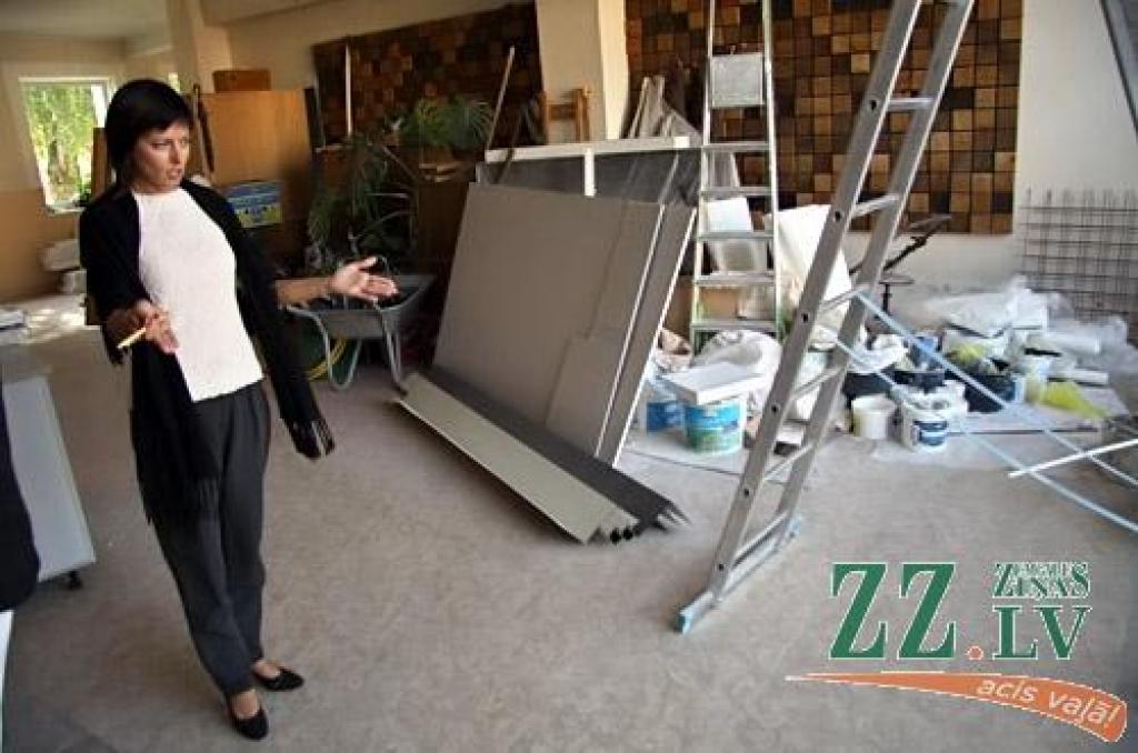 Ozolniekos bērnudārza «Zīlīte» mazuļi 1.septembri, visticamāk, nesagaidīs skaistā un pilnībā izremontētā bērnudārzā, kā iepriekš solīts.
Autors: Agris Samcovs