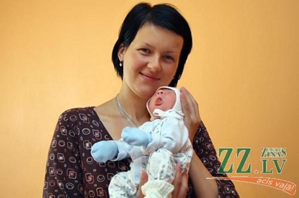 Rundāles novada Saulaines iedzīvotāji Vita Bonāte un Ingars Markevics 1.augustā pulksten 16.35 sagaidīja dēliņu Robertu.
Autors: Agris Samcovs