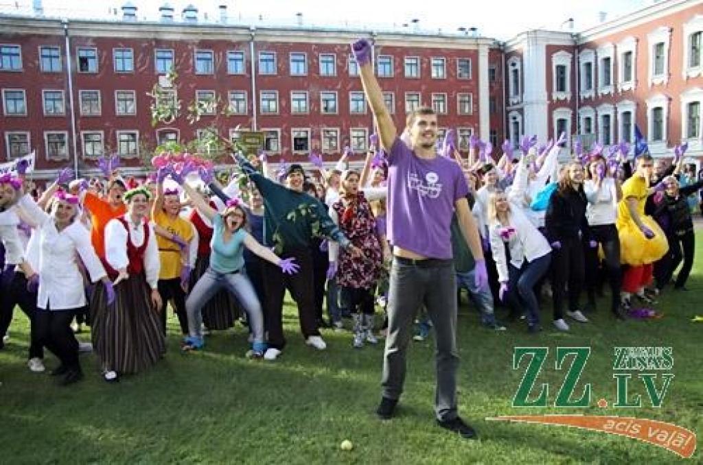 Jelgavas pils pagalmā jaunie studenti izcīnījuši sava zinību vīra Azemitologa lielo un mazo balvu. Mazo balvu izcīnīja Lauksaimniecības fakultātes (LF) studenti, bet Lielā balva aizceļoja pie Tehniskās fakultātes (TF) pirmkursniekiem.
Par...