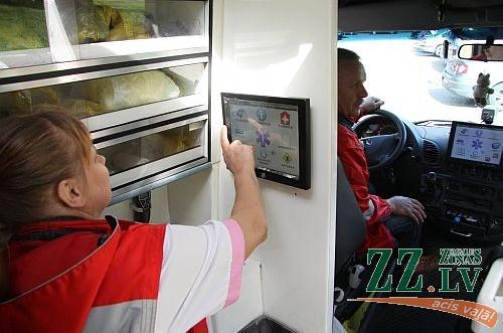 Semināra dalībnieki tika iepazīstināti arī ar NMPD automašīnu jaunāko aprīkojumu – datoriem un video iespējām, navigācijas iekārtām un citām sakaru sistēmām.
Autors: Agris Samcovs