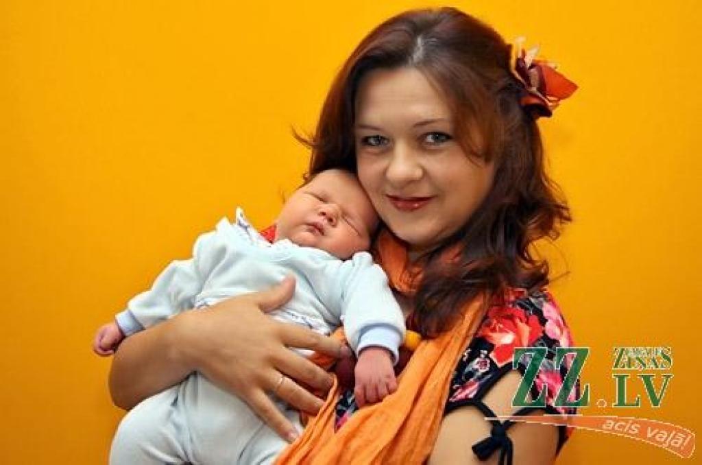 Santas un Ritvara Matveju dēliņš vecākiem pirmoreiz rokās iegūla 26. augusta rītā.
Autors: Agris Samcovs