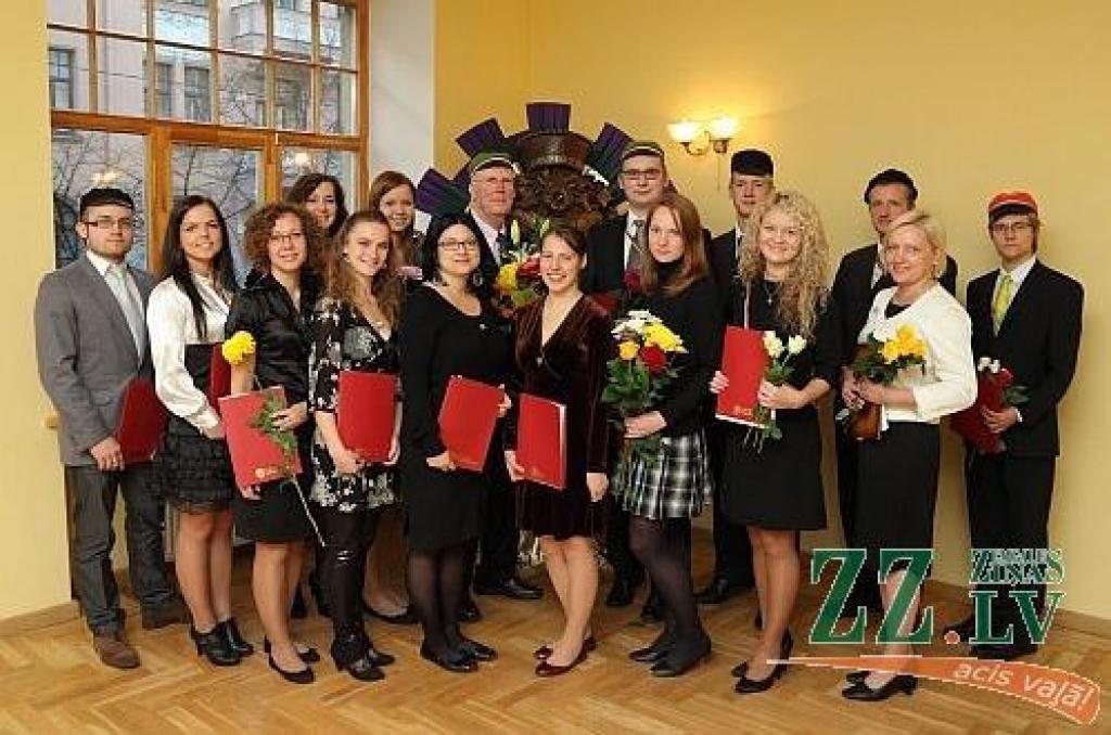 Autors: no LU albuma