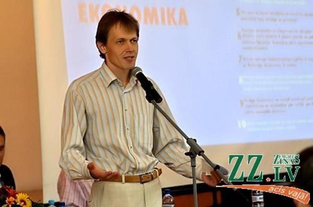 Otrdienas vakarā notikušajā ZRP Jelgavas nodaļas sapulcē piedalījās ap 30 biedru, kā arī no ZRP 11. Saeimā ievēlētie deputāti Inga Vanaga un Jānis Ozoliņš (attēlā).
Autors: Agris Samcovs