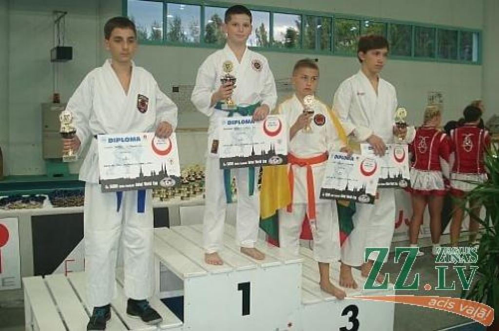 Jelgavas kluba «Shinri» karatists Raimonds Bojaruns izcīnījis zelta medaļu kumitē 12 – 13 gadu vecuma grupas konkurencē līdz 53 kilogramu svarā.
Autors: No sportista personīgā albuma