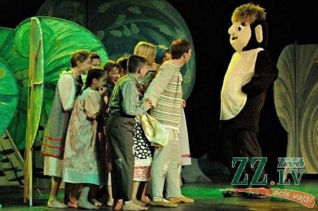9.oktobra pulksten 11 Jelgavas kultūras nama Lielajā zālē paredzēts laimes zemi meklēt kopā ar A.Brigaderes pasaku lugas «Sprīdītis» varoņiem.
Autors: no Ād.Alunāna teātra albuma