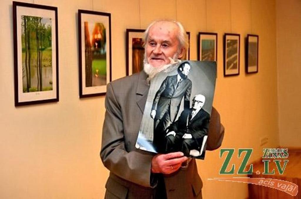 Otrdienas pievakarē kupls loks interesentu un sveicēju pulcējās Jelgavas Sabiedrības integrācijas pārvaldes telpās Sarmas ielā 4, kur tika atvērta Haralda Smilgas fotoizstāde «Bildītes».

Jelgavniekiem ar stāžu, kādu netrūka arī pasākuma...