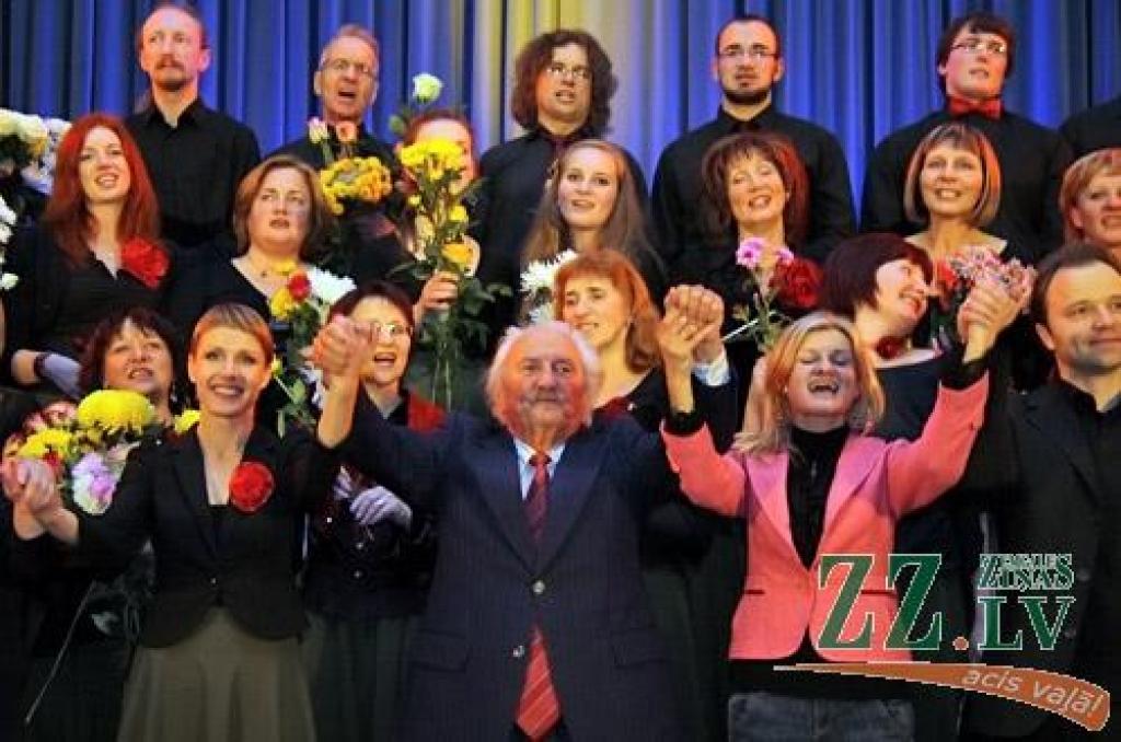 Jauktā kora «Zemgale» jubilejas koncerts sestdien notika tai pašā zālē, kur pirms 50 gadiem tā pirmais mēģinājums – Jelgavas Valsts ģimnāzijā (toreiz gan to sauca par 2. vidusskolu). 1961. gadā pie diriģenta pults bija Imants Kokars, 2011....