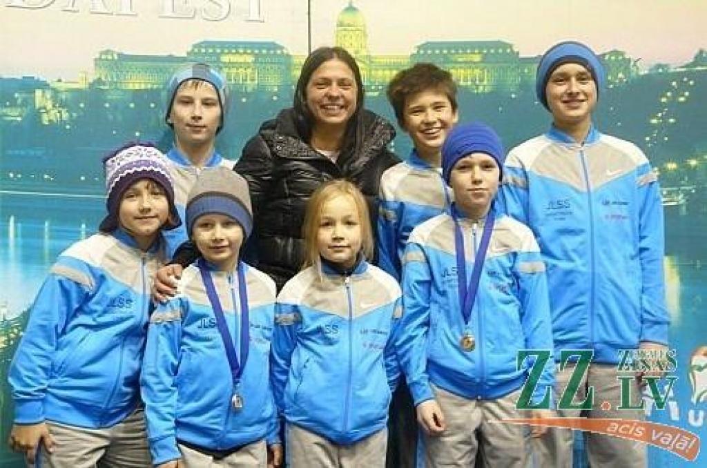 Autors: No sportistu personīgā albuma