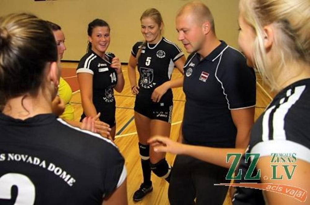 «Jelgava/LU» volejbolistes ar treneri Jāni Leiti
Autors: Agris Samcovs