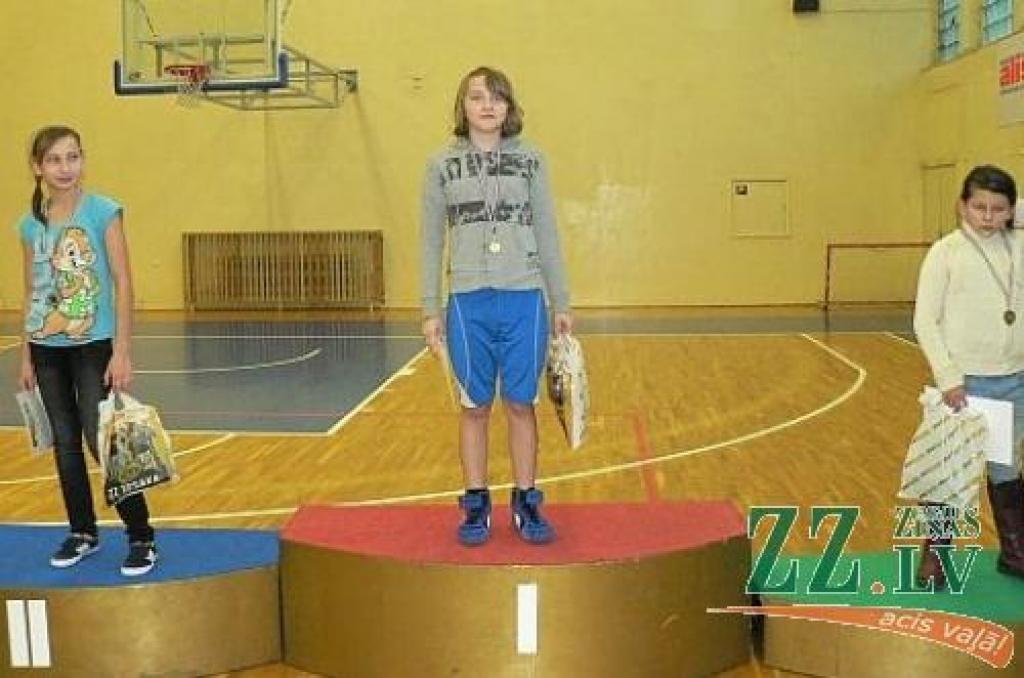 Autors: No sportistu personīgā albuma