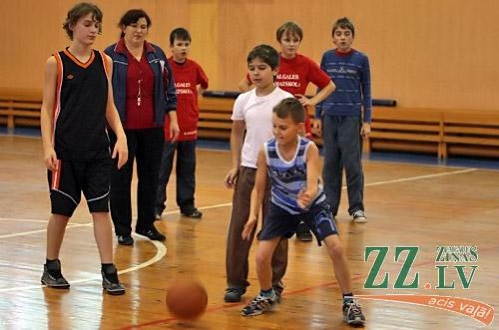 Salgales pamatskolas direktore Irēna Pauloviča stāsta, ka ideja ieviest skolā profesionālas ievirzes sporta programmu ir dzīves spiesta.
Autors: Agris Samcovs