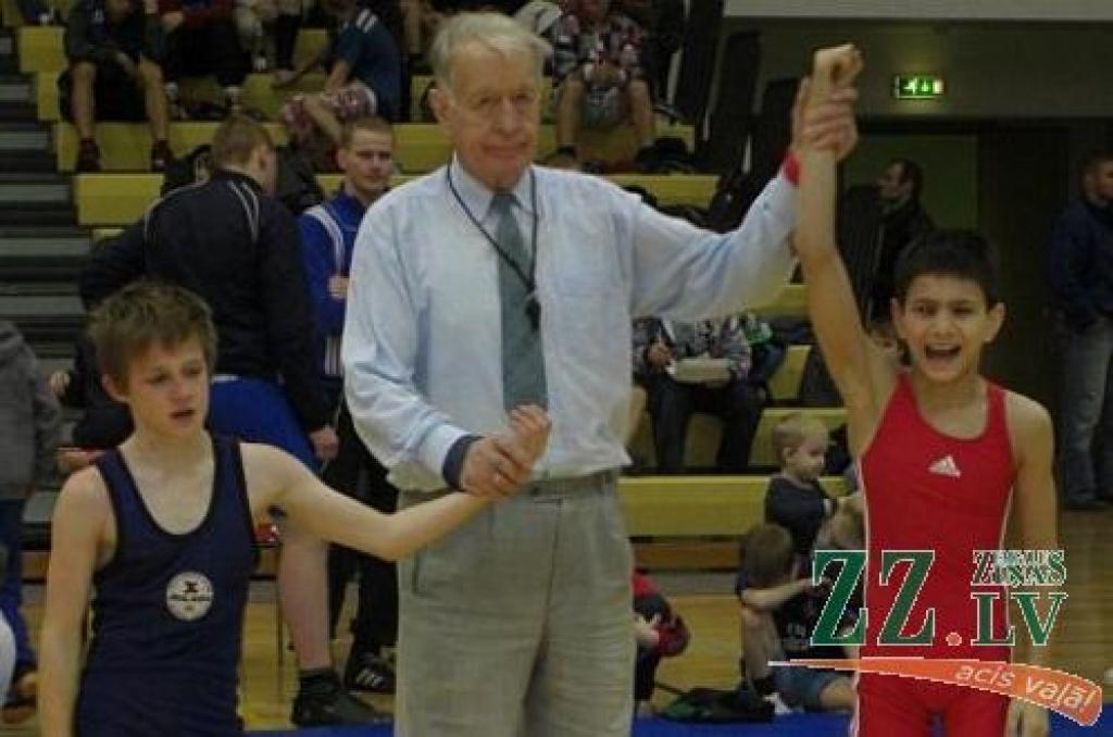 Autors: No sportistu personīgā albuma