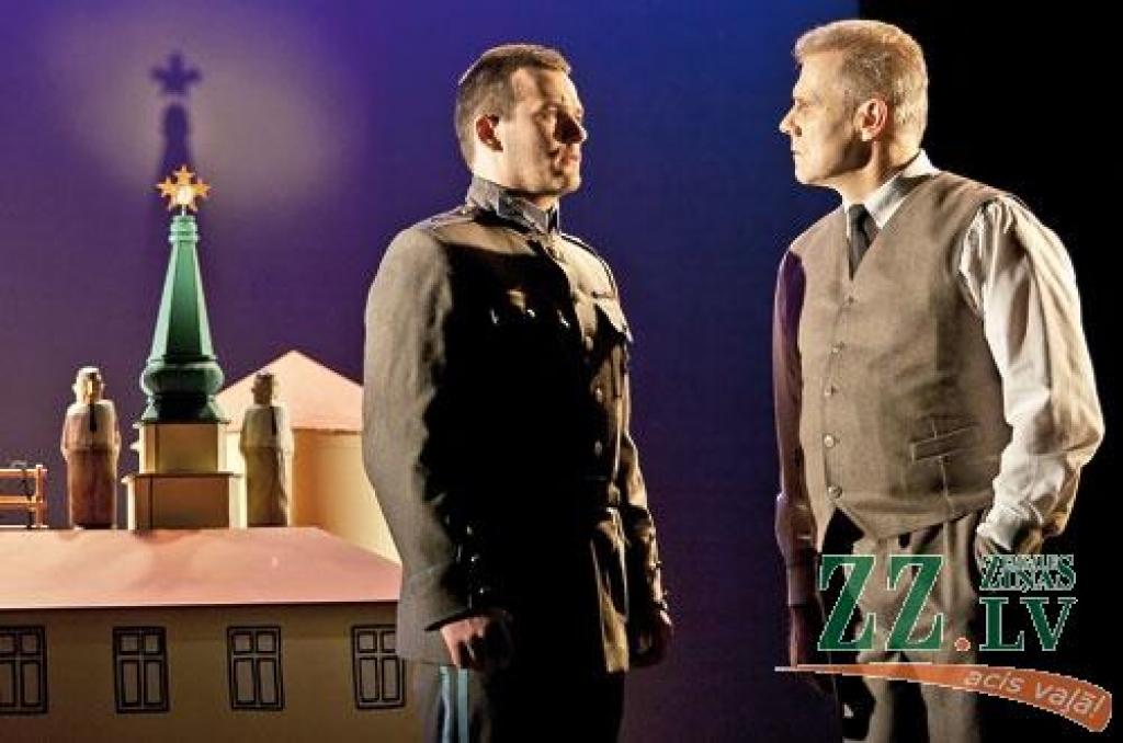 Gints Grāvelis pils komandanta lomā un Juris Kalniņš Kārļa Ulmaņa lomā.
Autors: Gunārs Janaitis