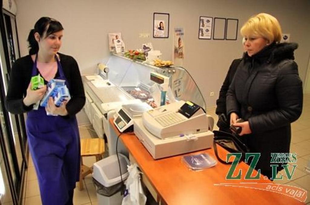 Pircēji ieminuši taciņas uz lielveikaliem, kas ar agresīvu politiku panāk zemākas cenas, savukārt mazos veikaliņus «noēd» namsaimnieku rijība pēc nomas maksas, ceturtdien ziņo «Zemgales Ziņas».
Autors: Agris Samcovs
