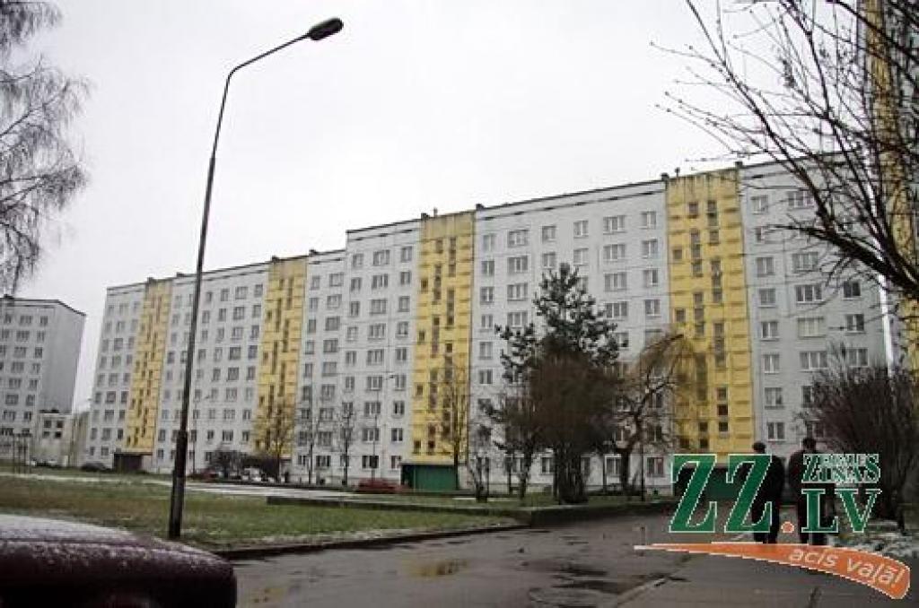 Pavasarī pašvaldības aģentūra «Pilsētsaimniecība» pabeigs apgaismojuma labošanas darbus pagalmā Loka maģistrāles sākumā. 
Autors: Agris Samcovs