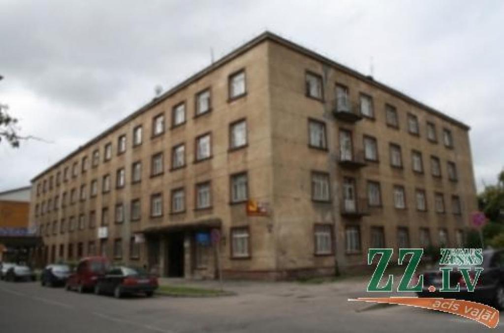 2.dienesta viesnīcā Čakstes bulvārī būs jauna mazgātuve 4.stāvā un 15 jauni logi istabiņās.
Autors: no llu.lv