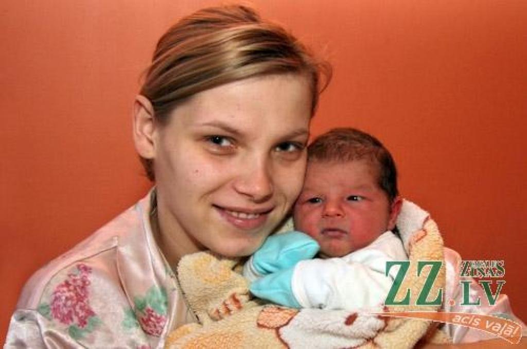 Daces Artmanes-Hartmanes un Ērika Zemtura dēliņš Kristiāns par savu dzimšanas dienu izraudzījās 5. decembri.
Autors: Agris Samcovs