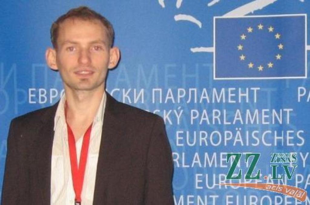 Autors: no personīgā albuma