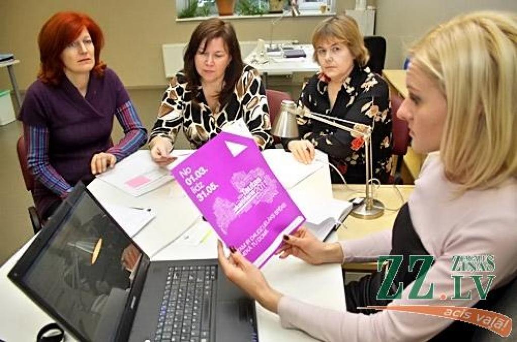 Latvijas iedzīvotāju skaits 2011.gada 1.martā saskaņā ar 2011.gada tautas skaitīšanas provizoriskajiem datiem bija 2 067 887. 
Autors: Agris Samcovs