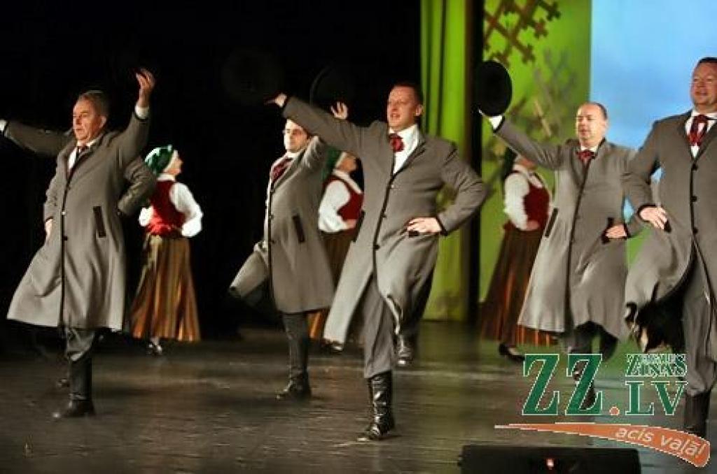 Pateicoties Valsts kultūrkapitāla fonda pagājušajā vasarā izsludinātajam projektu konkursam, tagadējai Tautas deju ansambļa «Diždancis» vadītājai Ievai Karelei radās ideja – būtu pēdējais laiks parūpēties par Maijas Sālzirnes kā...