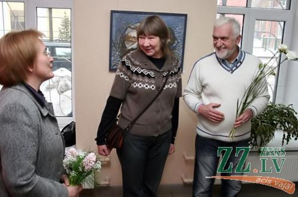 Pretēji ierastajai praksei šoreiz tikšanās ar darbu autori notika nevis atklājot, bet noslēdzot mākslinieces Olitas Gulbes darbu skati. Bet arī šādai norisei ir sava priekšrocība – vairums apmeklētāju jau paguvuši labi iepazīties ar...