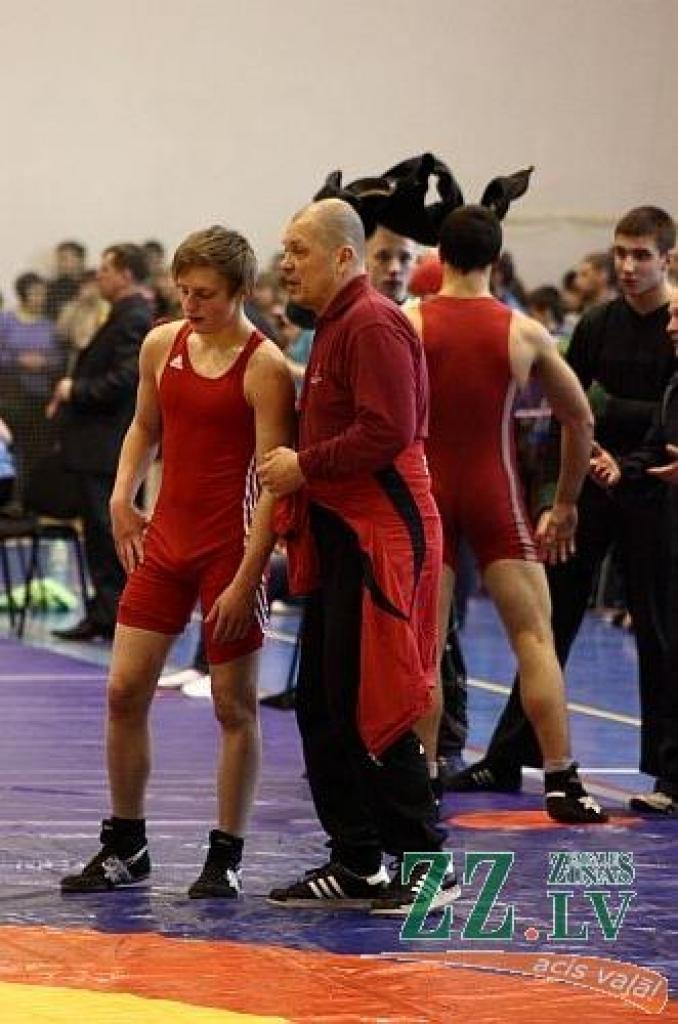 Autors: No sportistu personīgā albuma