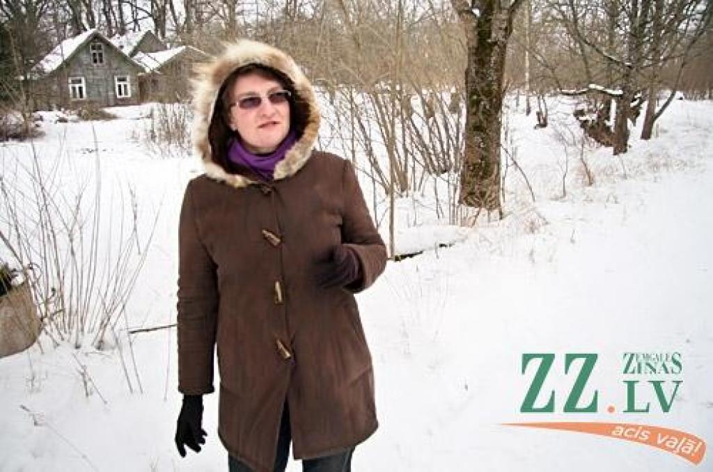 Platones pagasta iedzīvotāji skolotāja Guna Vīksna un Uldis Vessers spilgti atceras pirms gada pārdzīvoto. Gada laikā apstākļi ir mainījušies. Pirms pāris nedēļām Smedēnu medību teritoriju apmēram tūkstoš hektāru platībā iezīmējis Platones pagasta uzņēmējs Kaspars Antipins.
Autors: Agris Samcovs