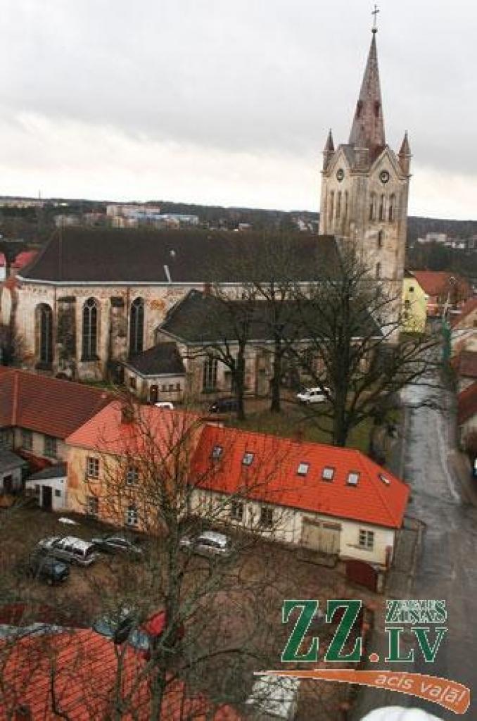 Pilsētas kopskats no pils jaunā torņa. Centrā – Sv.Jāņa baznīca, kas iesvētīta tālajā 1284. gadā.
Autors: Ingūna Johansone