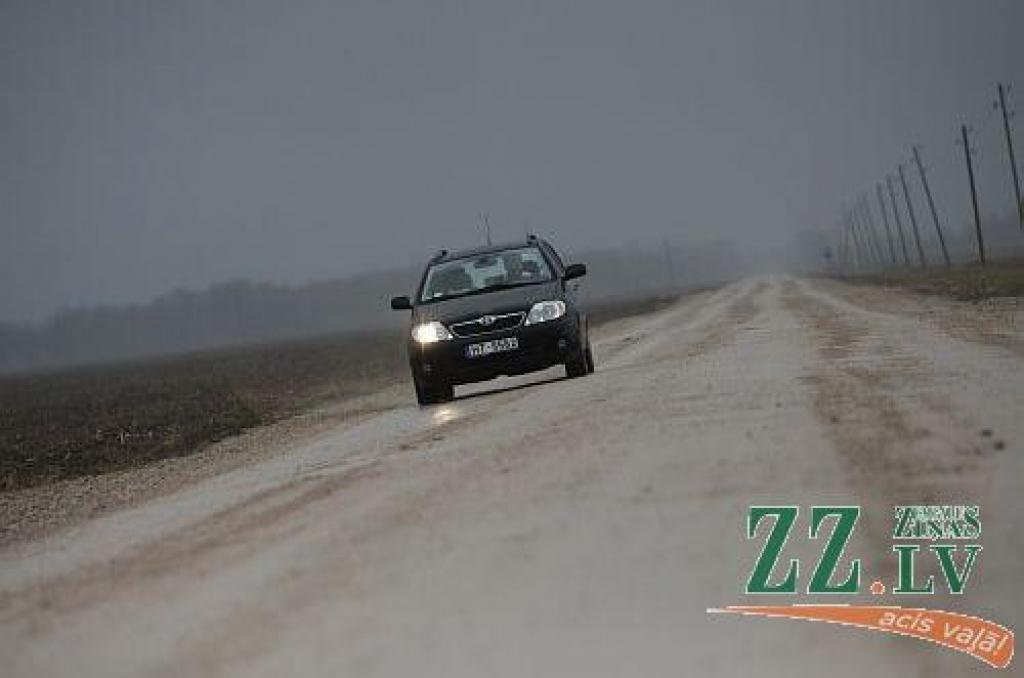 Ceļu apsaimniekotāja noteiktās kravas masas ierobežojumu prasības zemnieki sauc par neizpildāmām.
Autors: Armands Lazdiņš